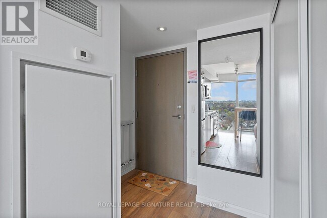 Building Photo - 36 Lisgar St