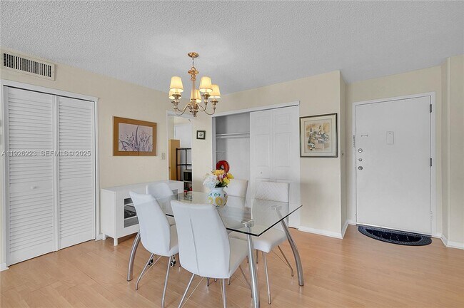 Foto del edificio - 17800 Atlantic Blvd