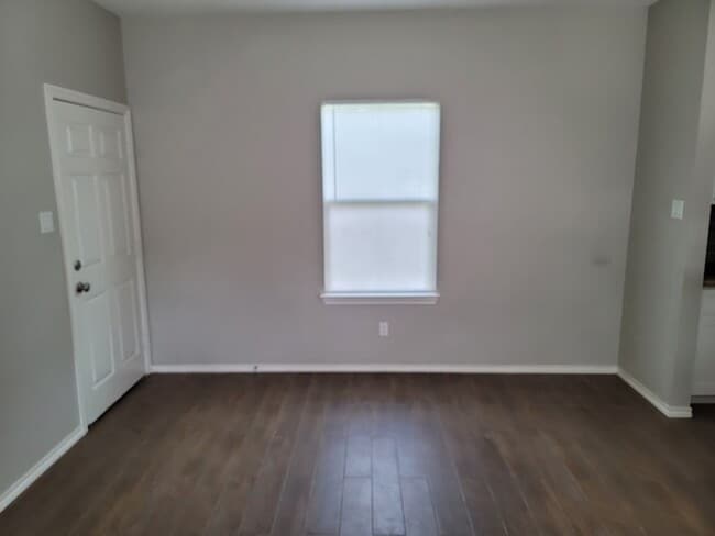 Foto del edificio - 517 1/2 Atchison Street Unit