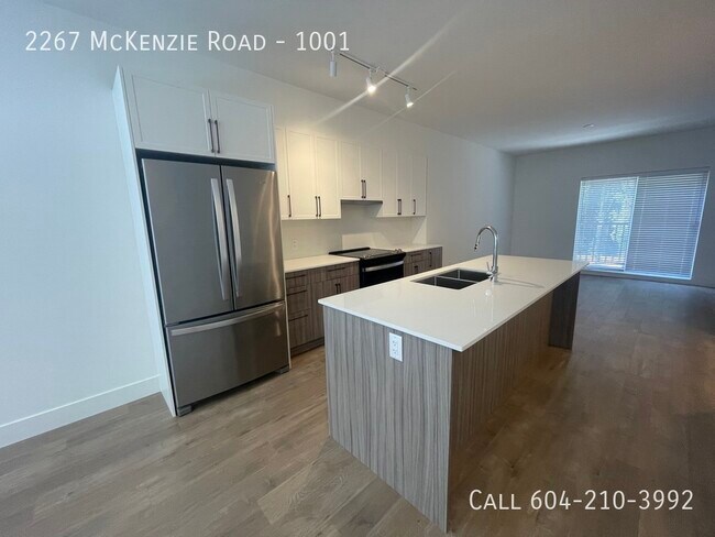 Photo du bâtiment - 3 Bedroom Townhouse in McKenzie Mews!