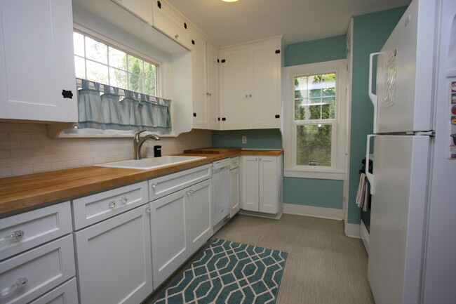 kitchen - 1544 Southeast Tolman Street