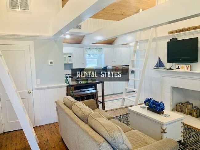Building Photo - 3 bedroom in West Dennis MA 02670