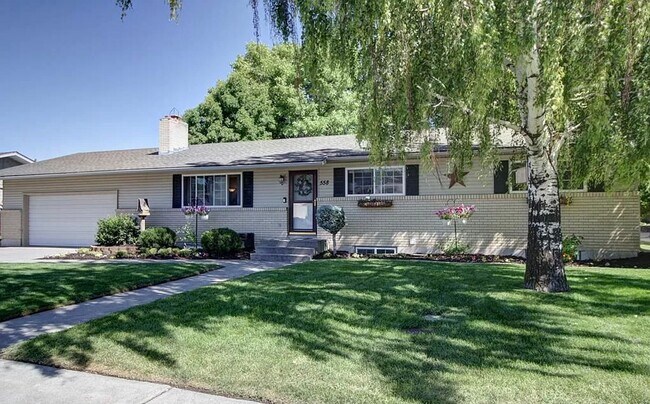 Foto del edificio - 6 Bedroom Home For Rent In Rexburg!!