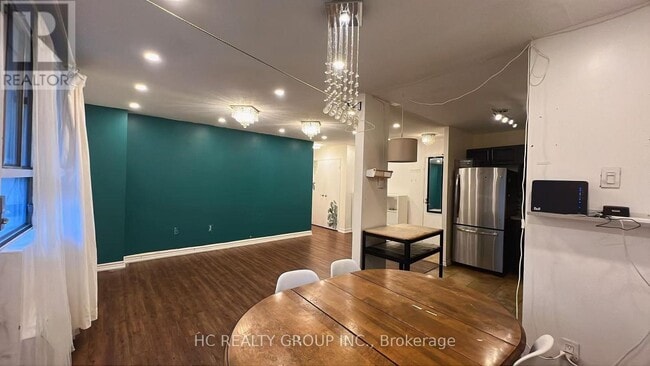 Photo du bâtiment - 100 Dundalk Dr