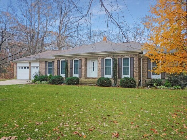 Foto del edificio - 2 Story Single Family Home with 2 Car Gara...