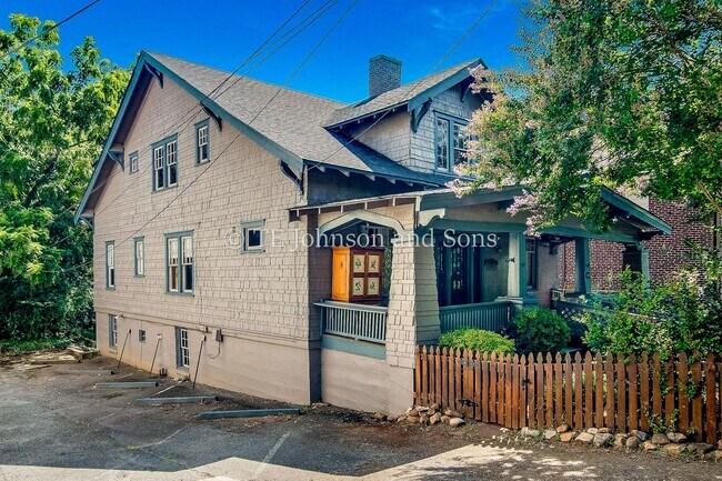 Foto del edificio - 5 Bedroom in Historic West End