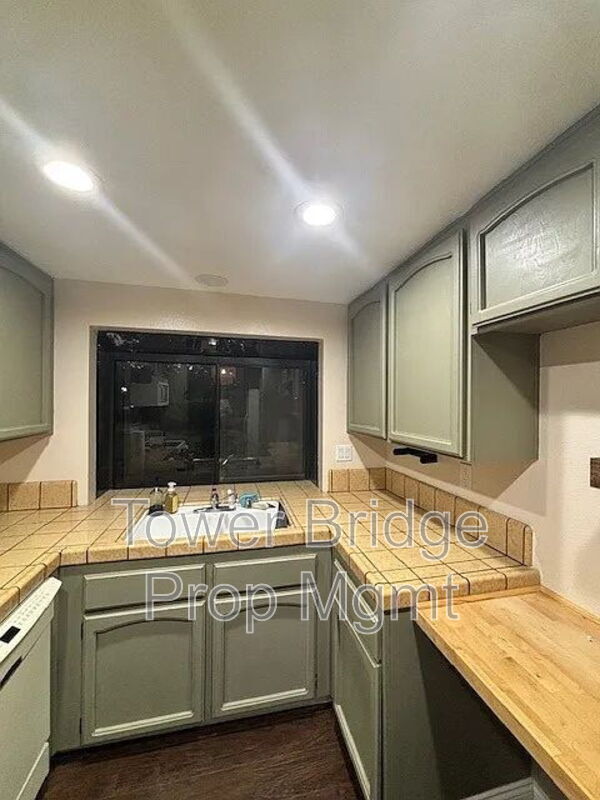 Foto del edificio - 7831 Hampton Ln