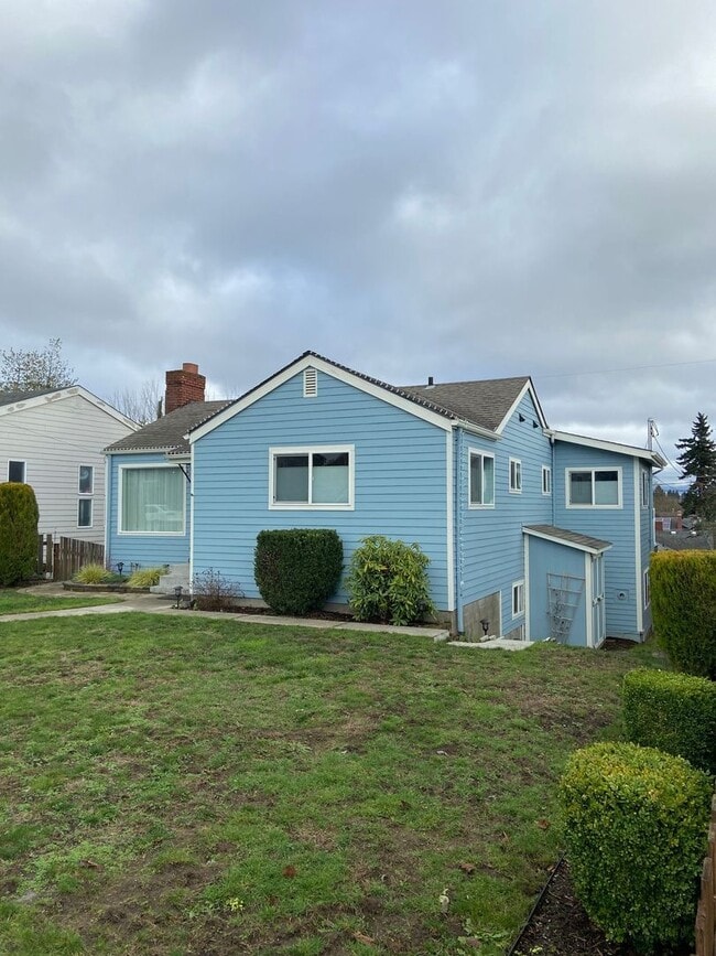 Building Photo - Giannakis Duplex