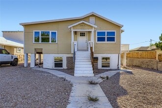 Building Photo - 663 D