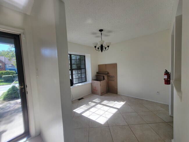 Building Photo - 42 Fox Hill Ln