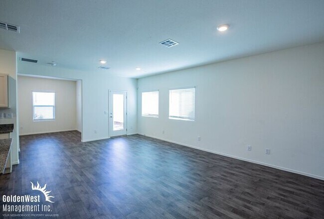 Building Photo - Beautifully Updated 2Bdm 2Ba Home with Modern Finishes in Henderson.