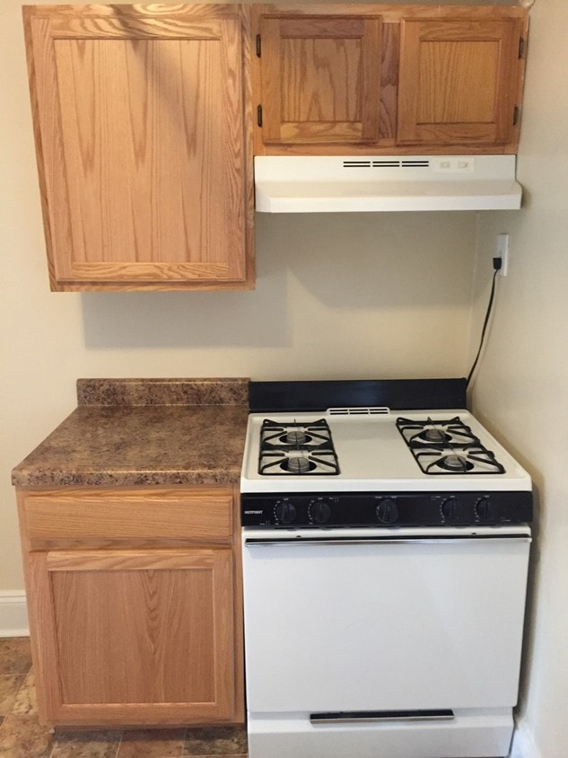 Kitchen - 411 Highland Ave