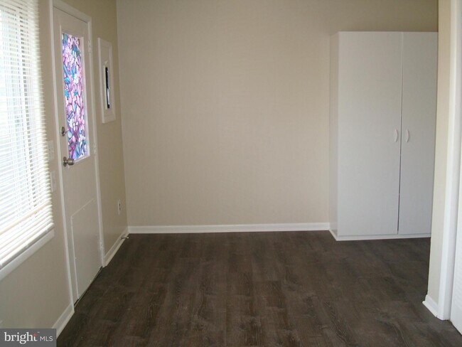 Building Photo - 204 Cameron St