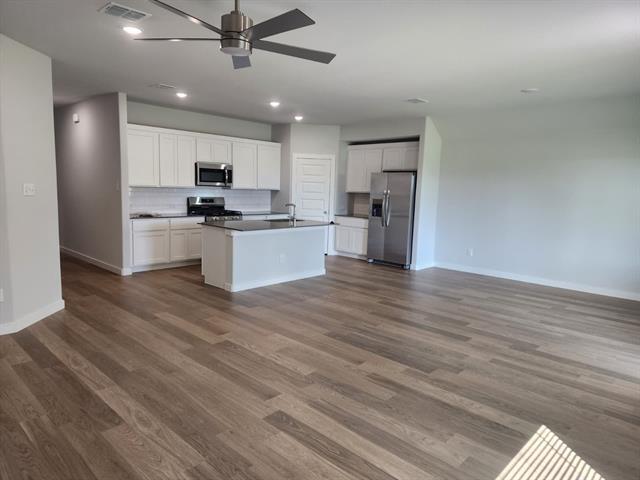 Foto del edificio - 915 Honeydew Ln