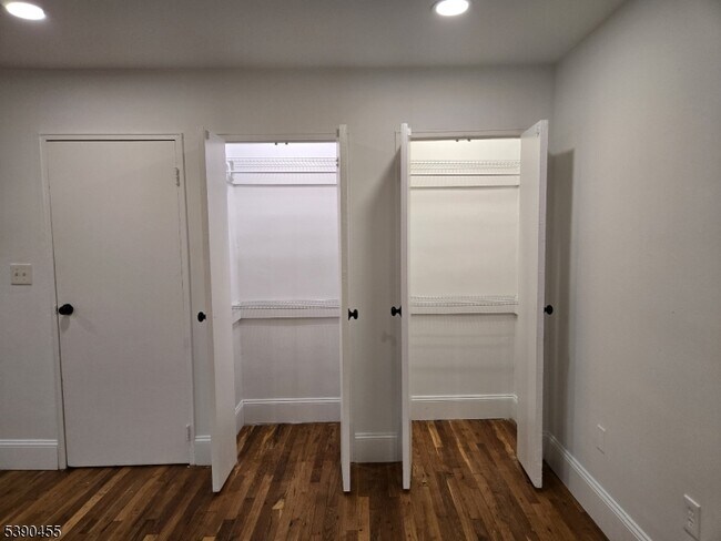 Building Photo - 43 Cottage St