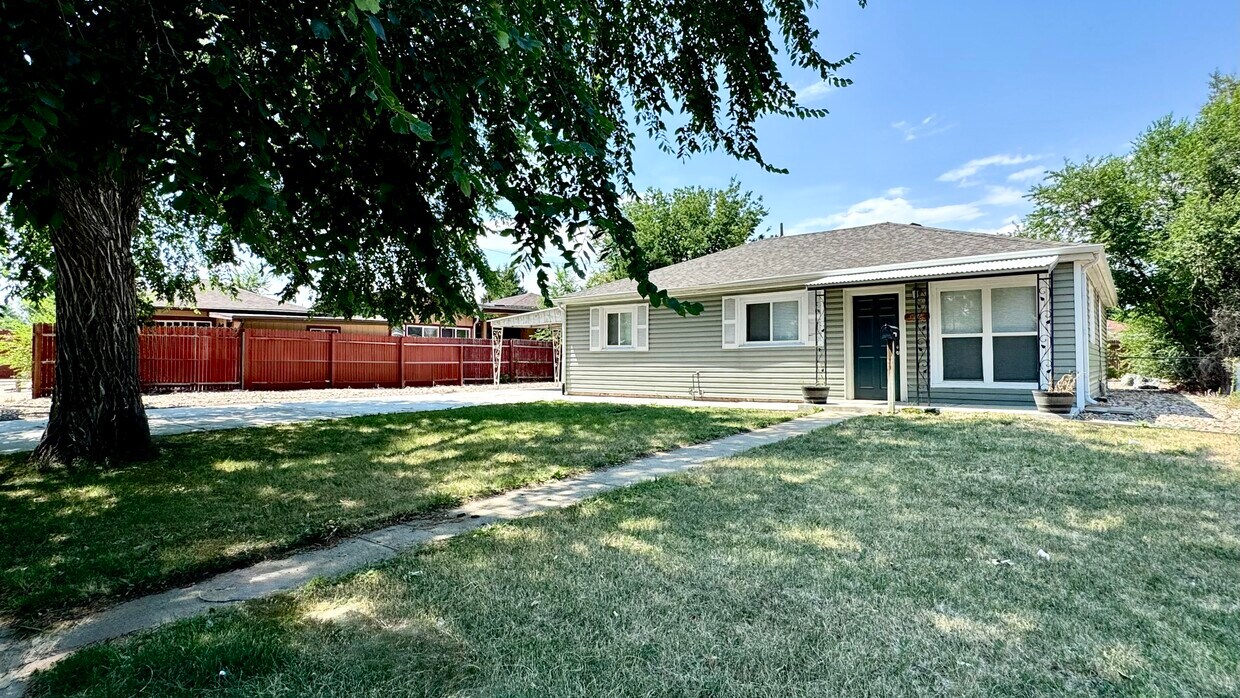 Photo - 911 Zion St (Aurora, CO)