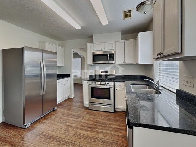 Foto del edificio - 15923 Mission Glen Dr