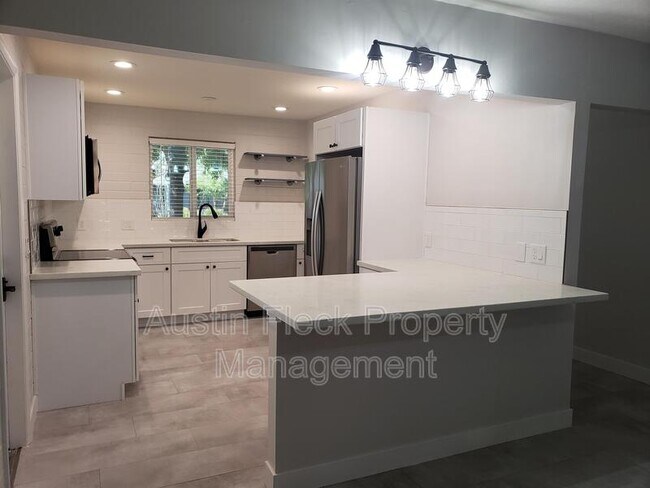 Foto del edificio - 7710 E 6th St