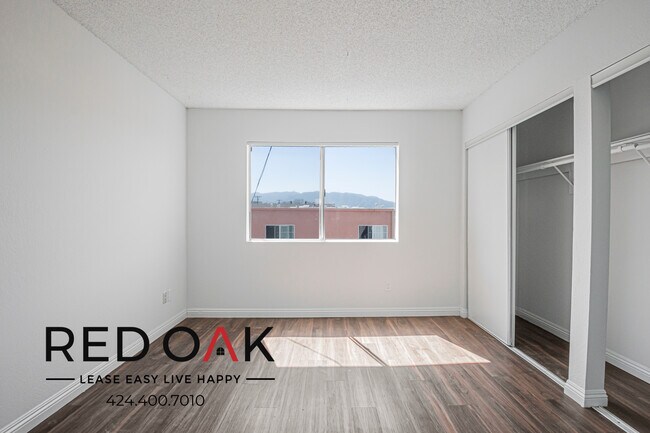 Foto del edificio - 10346 Commerce Ave