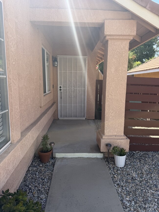 Building Photo - 27263 Family Cir