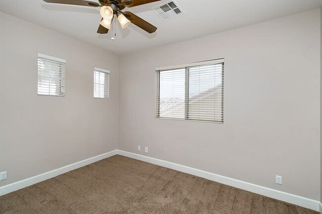 Building Photo - 558 Clement Ct