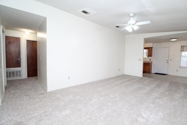 Foto del edificio - Southwest Pensacola 3BR, 2BA Patio Home Near NAS Pensacola & Blue Angel Pkwy with Fenced Backyard...