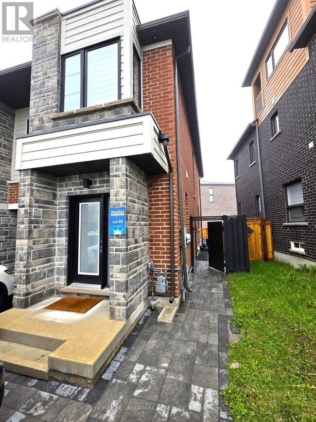 Building Photo - 143 William Booth Ave