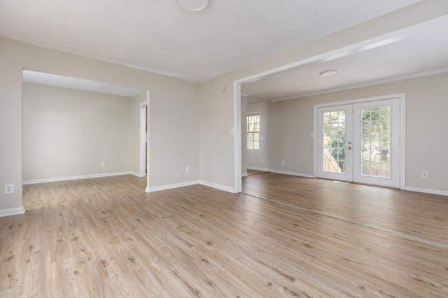 Foto del edificio - 4032 Summerhill Dr NW