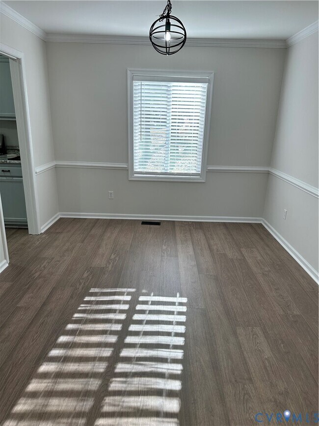 Foto del edificio - 9015 Covewood Rd