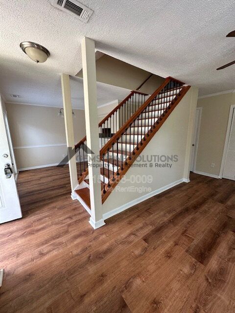 Photo - 404 Granville Rd