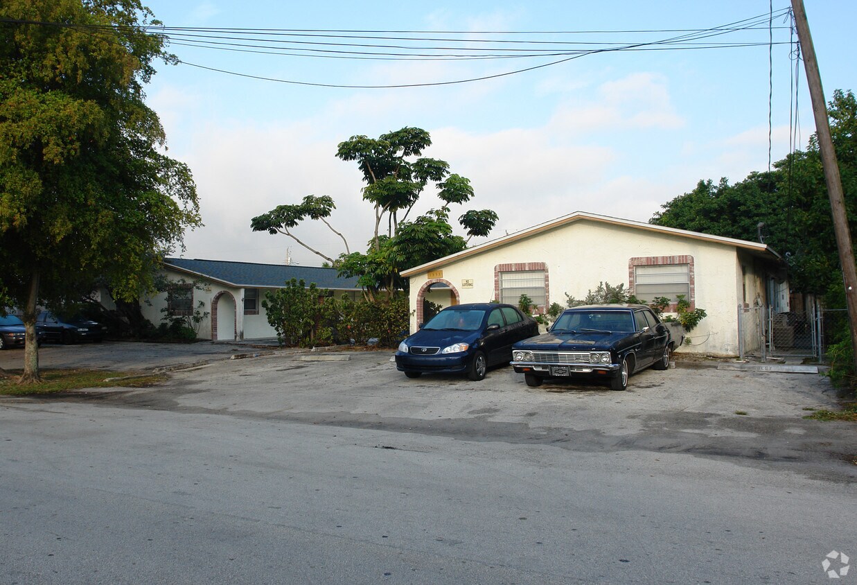 Primary Photo - 1333 SW 44th Ave