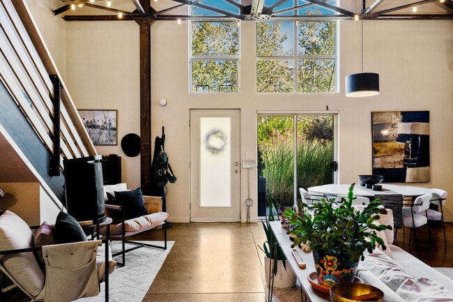 Foto del edificio - 3033 Blake St