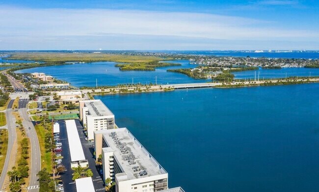 Foto del edificio - 250 S Sykes Creek Pky