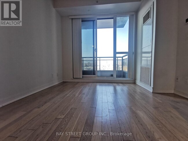 Photo du bâtiment - 9205 Yonge St