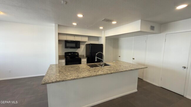 Foto del edificio - 101 3 N Trevino Rd