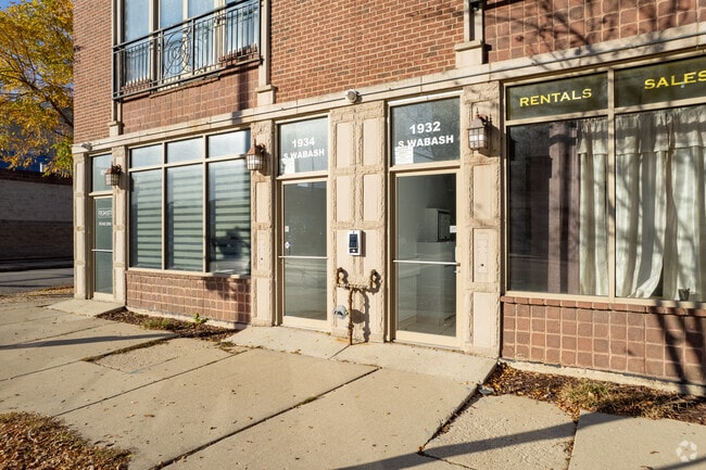 Entrance - 1930-1934 S Wabash Ave