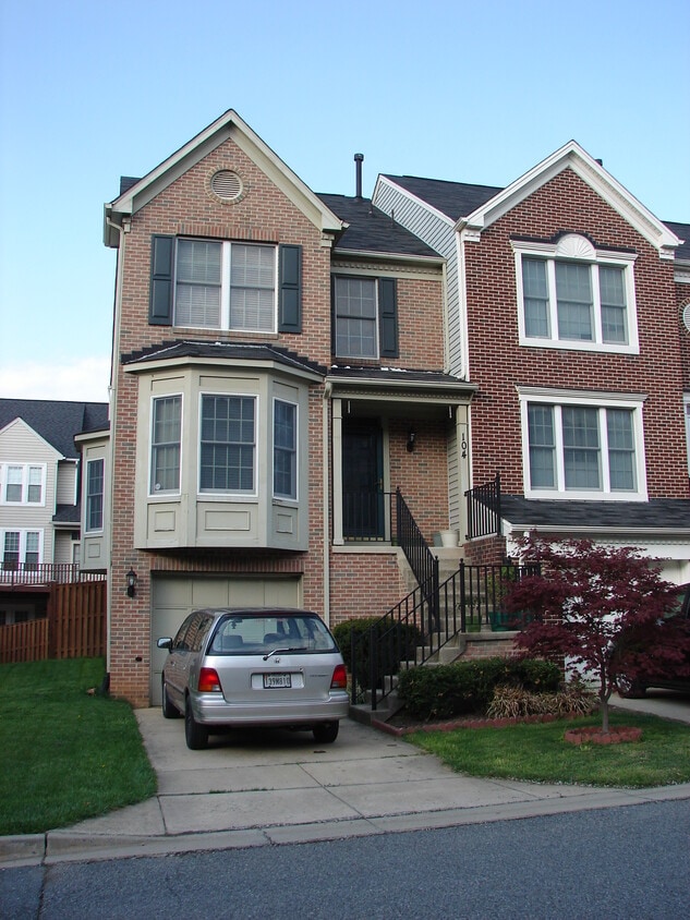 104 Goucher Ter, Gaithersburg, MD 20877 Townhouse for Rent in