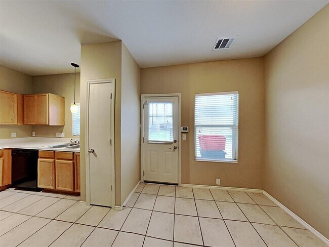 Building Photo - 29736 Sullivan Oaks Dr