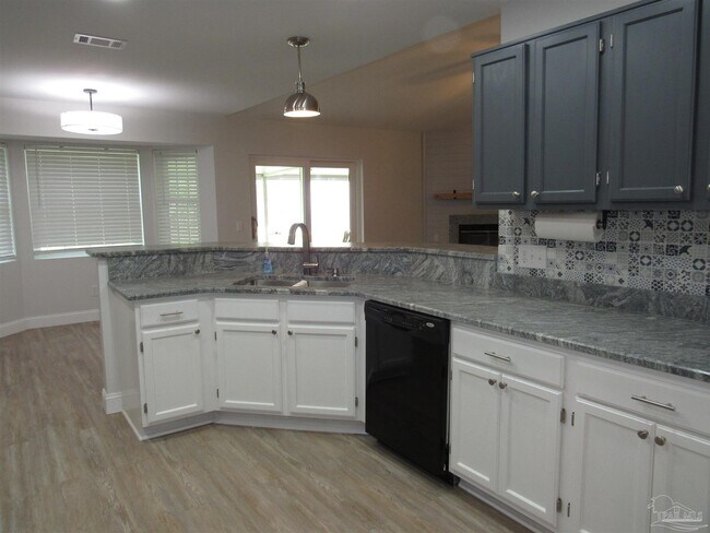 Building Photo - 2642 Southern Oaks Dr
