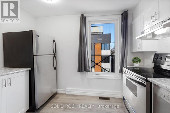 Photo du bâtiment - 420 Arlington Ave