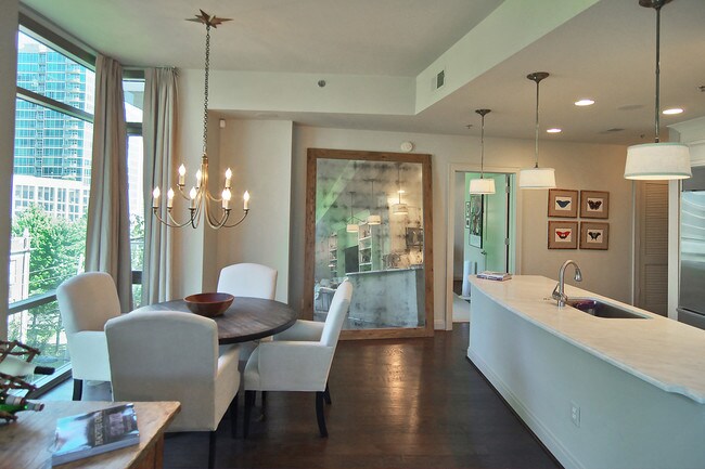 Dining - 905 Juniper St NE