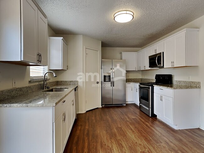 Building Photo - 6735 Ambercrest Dr
