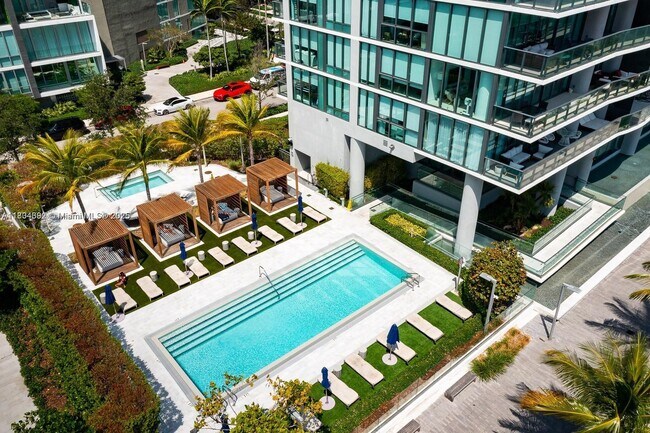 Foto del edificio - 3131 NE 7th Ave