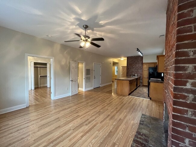Interior Photo - Stratford 217