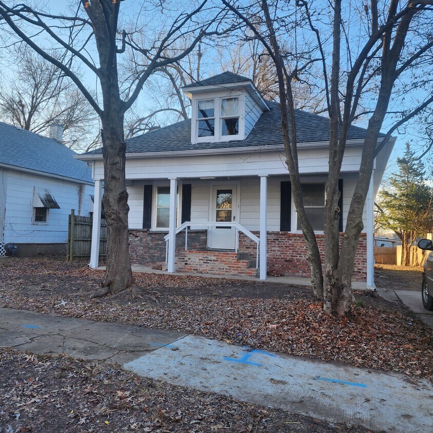 1108 E 10th St, Sedalia, MO 65301 House for Rent in Sedalia, MO