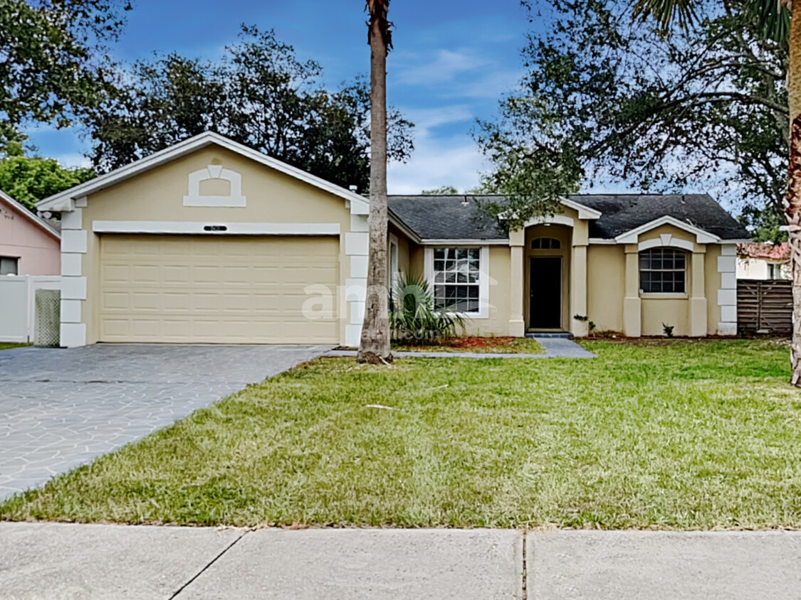 Foto principal - 15628 Greater Groves Boulevard