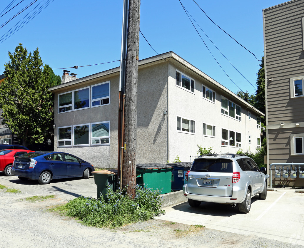 Building Photo - Carleton Court