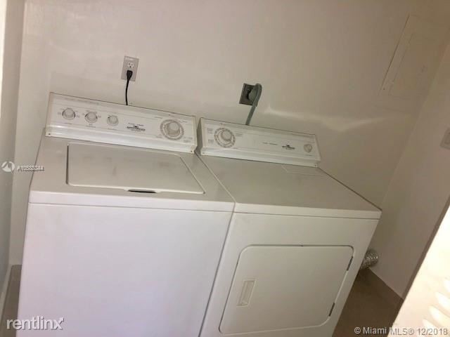 Building Photo - 2 br, 1 bath Duplex - 81 E 17th St # 81