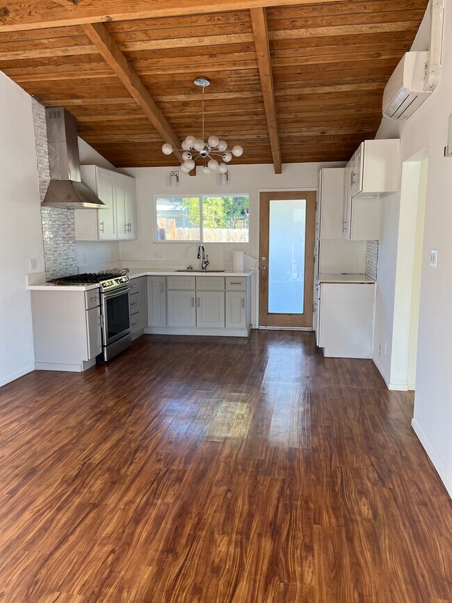 Foto del edificio - 21621 DuPont St