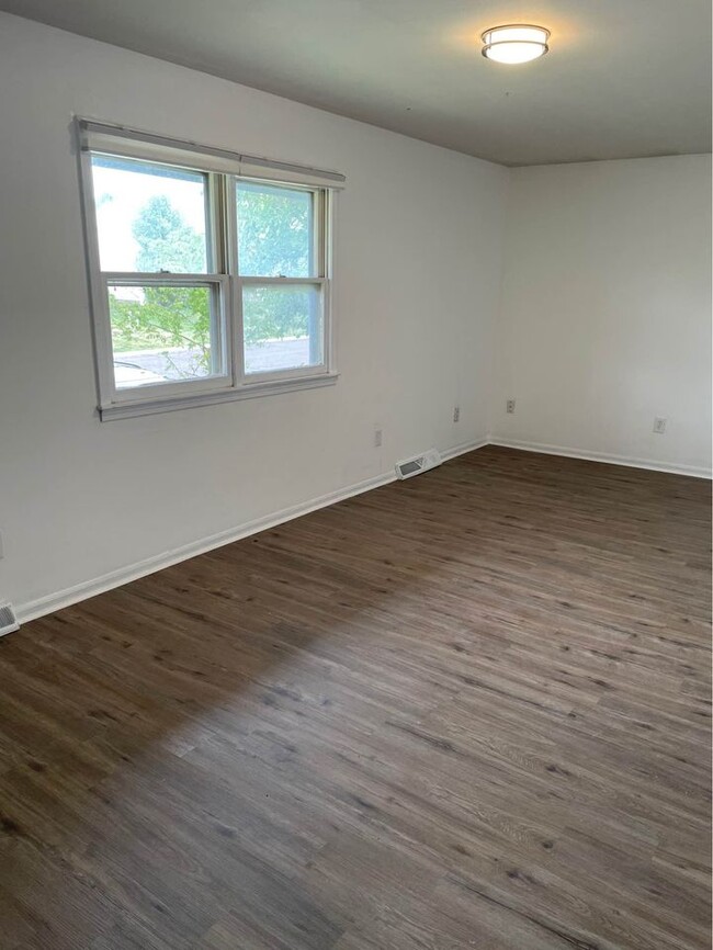 Upstairs- Bedroom 1 - 4326 E Santa Anna Dr